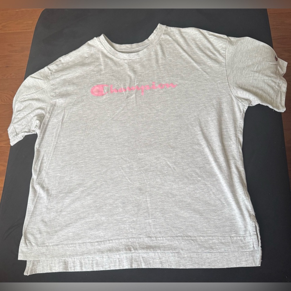 Women’s gray & pink Champion Shirt - Size Large - Loose fit